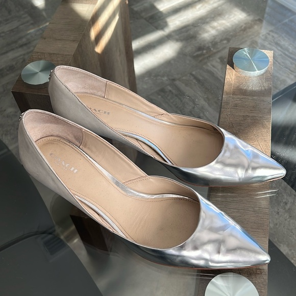 Coach Metallic Silver Pointed Toe Kitten Heel Pumps, Size 11 EXCELLENT! - Picture 2 of 8